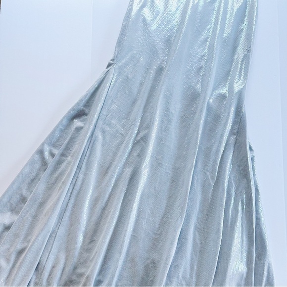 Mac Duggal Ieena Fully Sequined Plunging Trumpet Gown Shimmering Ice - Picture 9 of 13